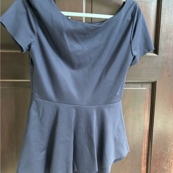 Tahari asymmetrical peplum navy blue super flattering fab construction shirt - Picture 4 of 5